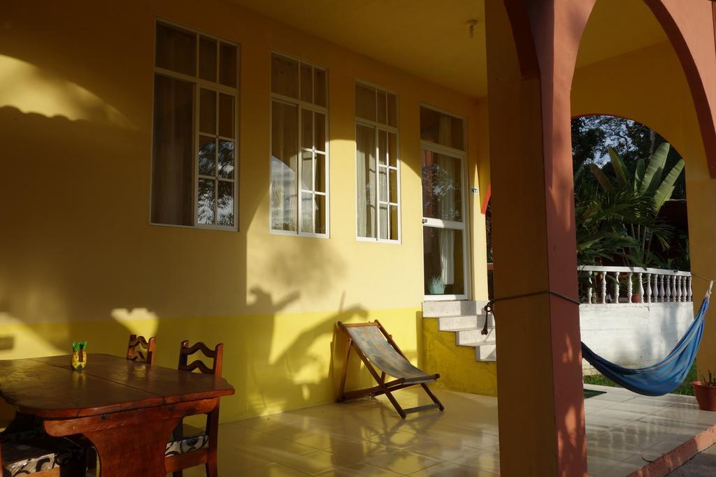 Hostal Tena Naui Exteriör bild