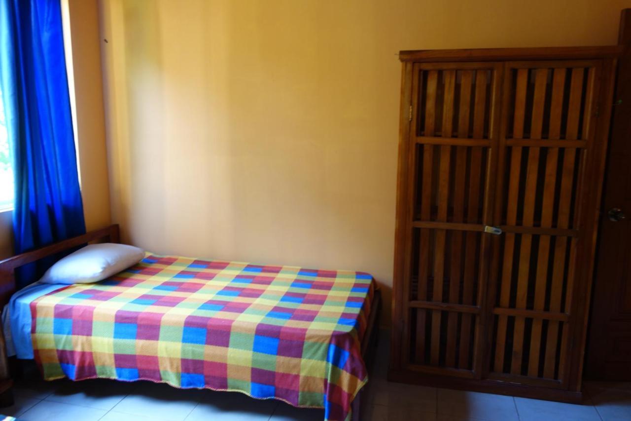 Hostal Tena Naui Exteriör bild