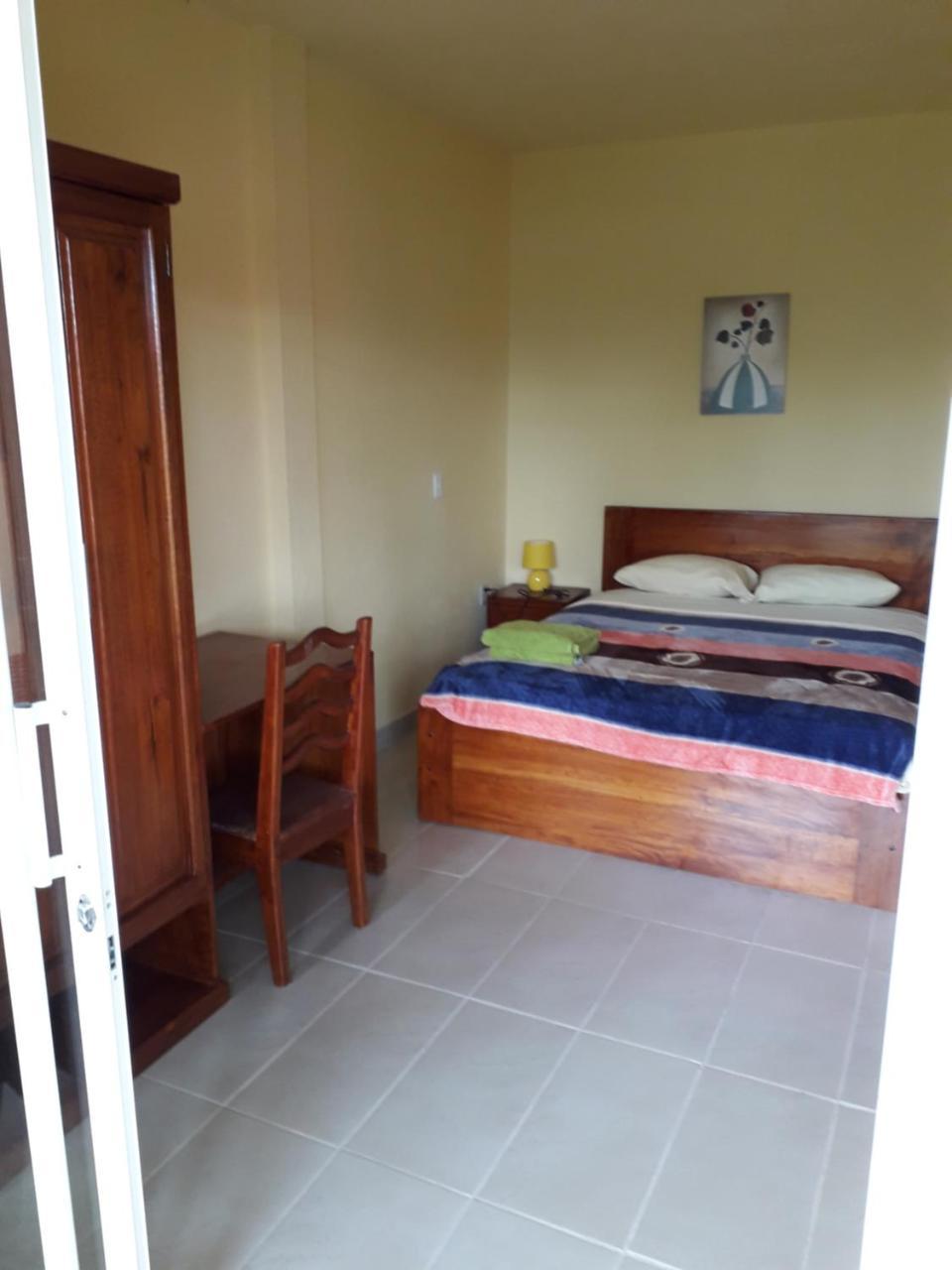 Hostal Tena Naui Exteriör bild